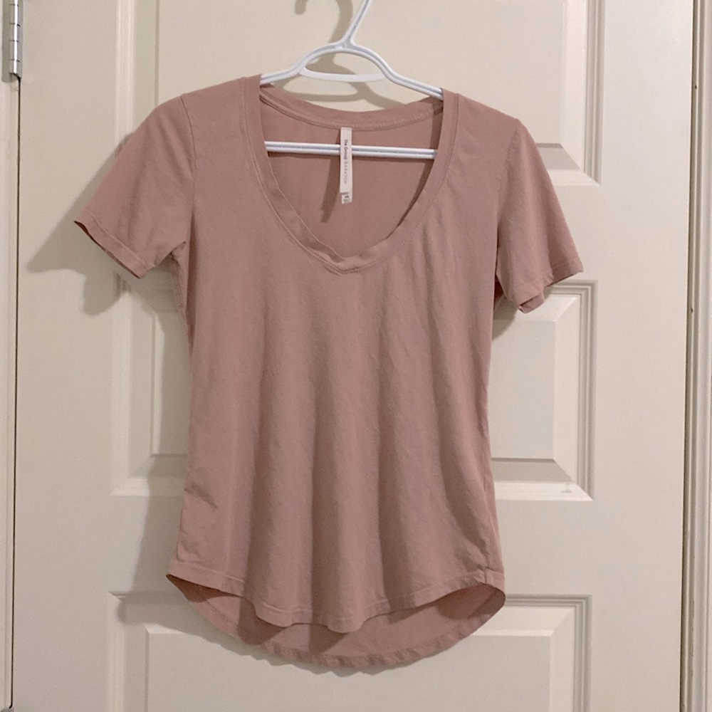 V neck Tee soft pink Aritzia